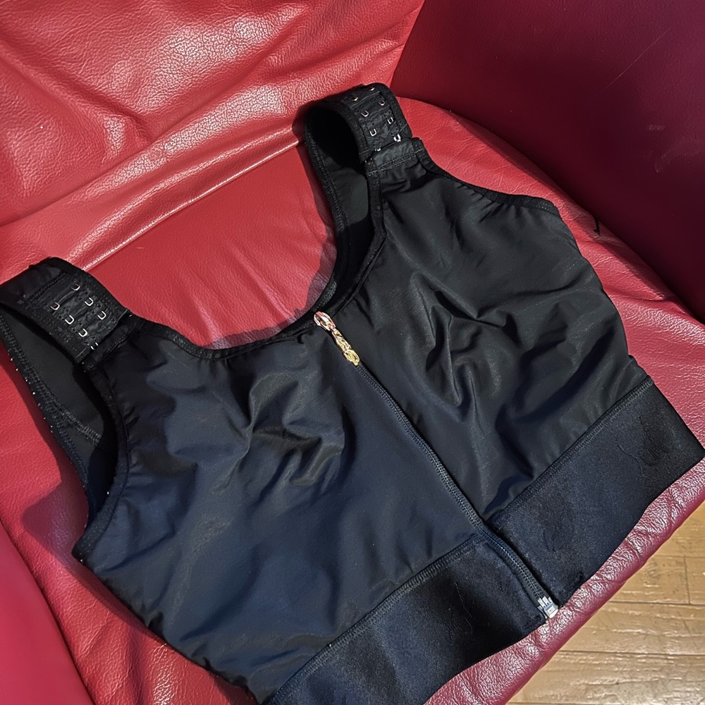 Brazier moldeador Silueta de Sirena invisible con zipper, color negro, size L.